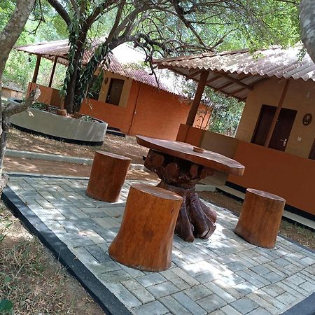 Hotel Niyagala Lodge Сигирия Екстериор снимка