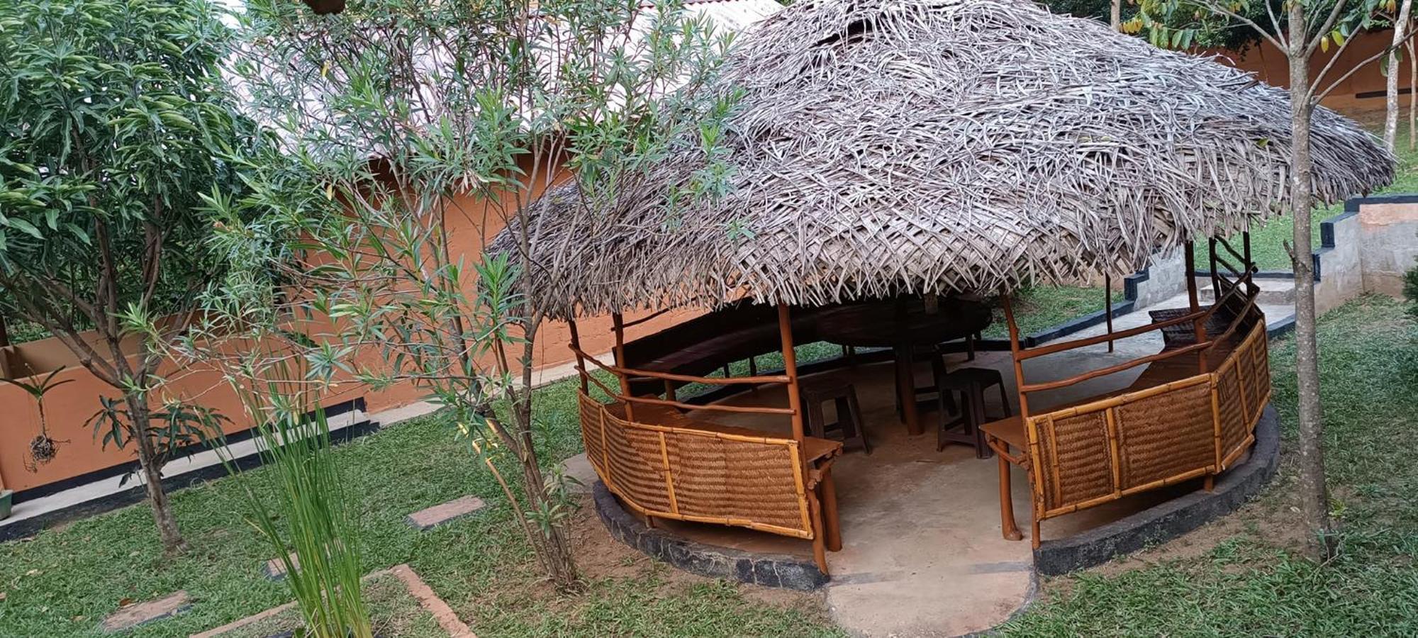 Hotel Niyagala Lodge Сигирия Екстериор снимка