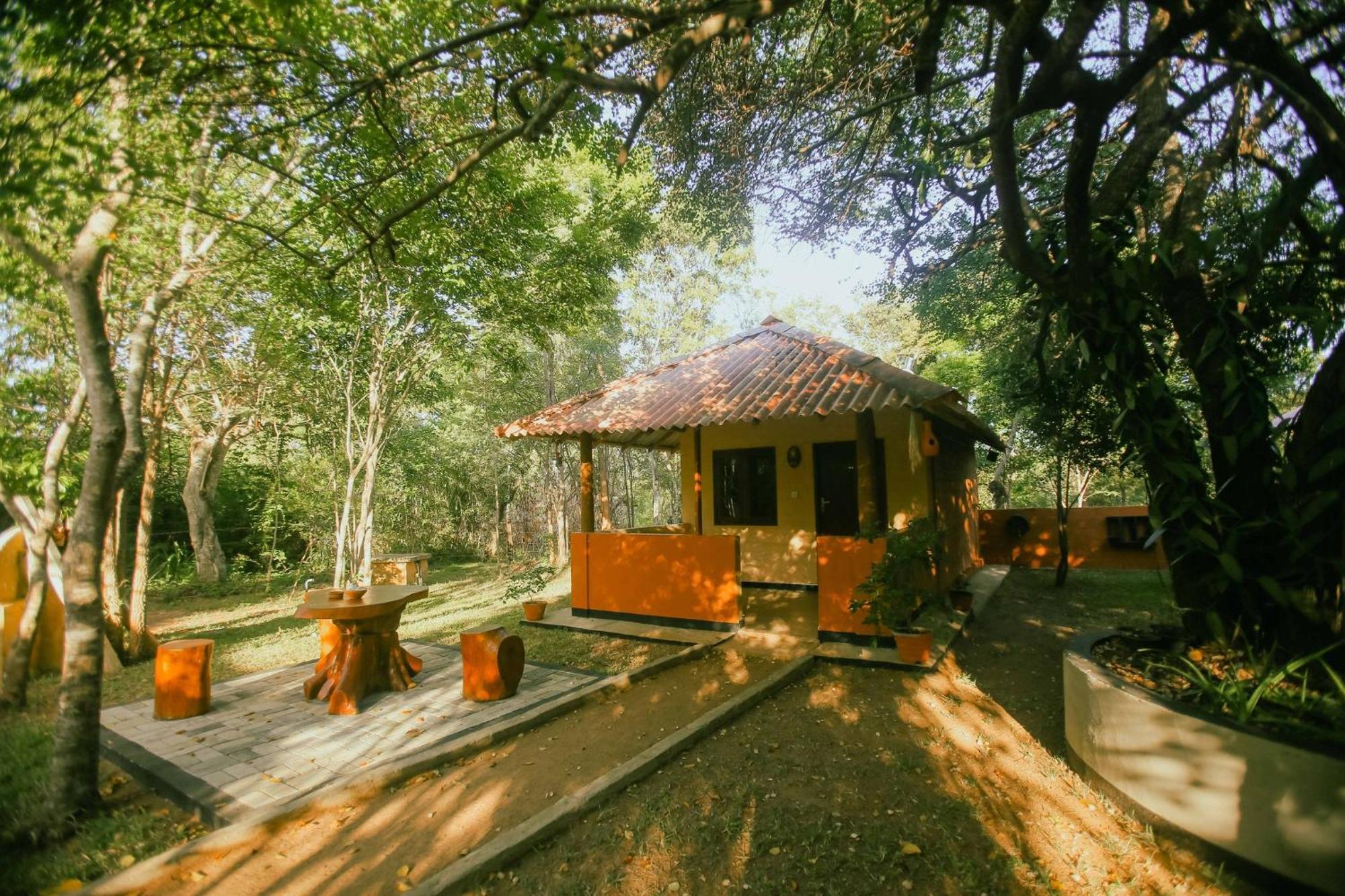 Hotel Niyagala Lodge Сигирия Екстериор снимка