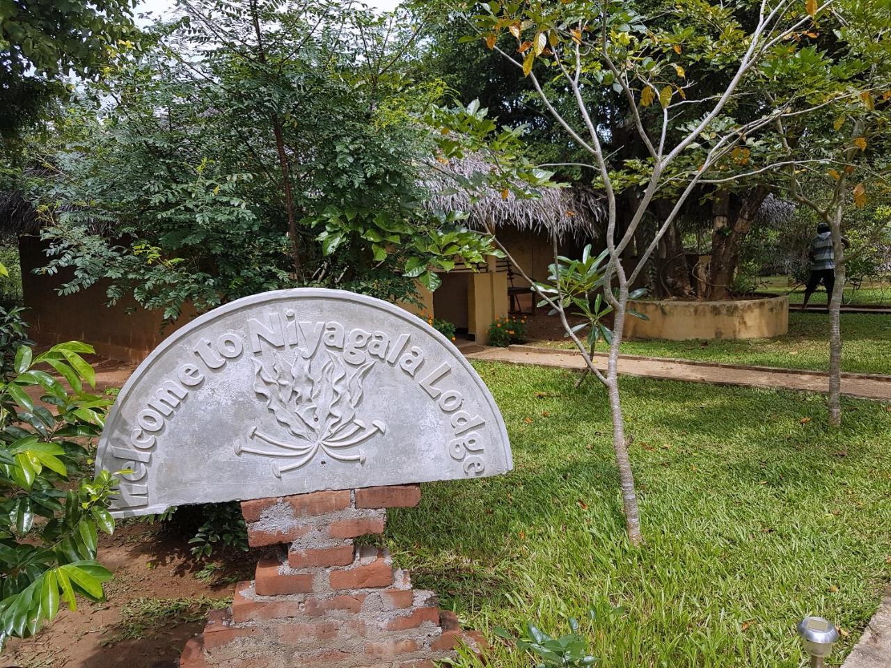 Hotel Niyagala Lodge Сигирия Екстериор снимка